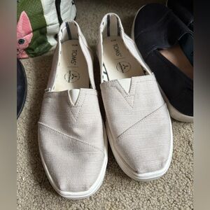 Tom’s canvas shoes